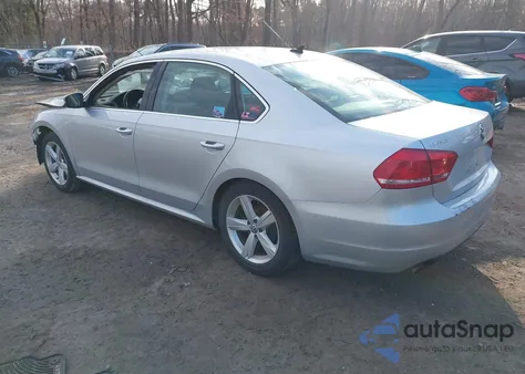 2015 Volkswagen Passat 1.8T Limited Edition z USA, uszkodzony, nr VIN 1VWAT7A37FC080463